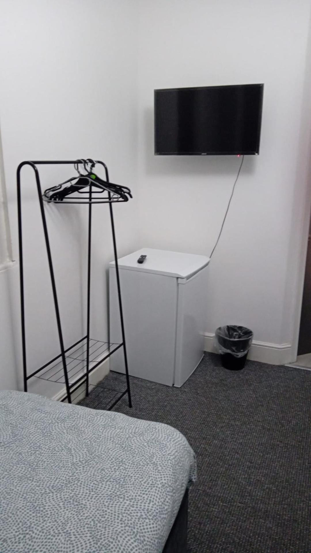 Triple Room With Private Bath Near Lfc Free Street Parking Ливърпул Екстериор снимка
